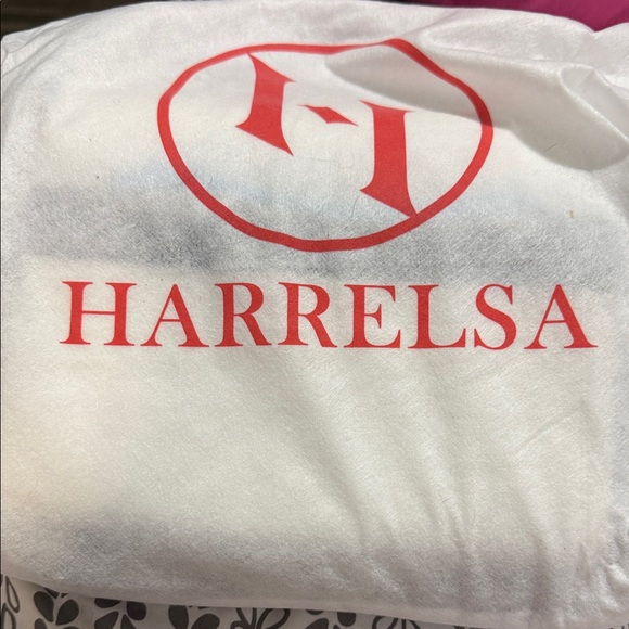 Women's Elegant Black and White Satchel - Picture 6 of 7